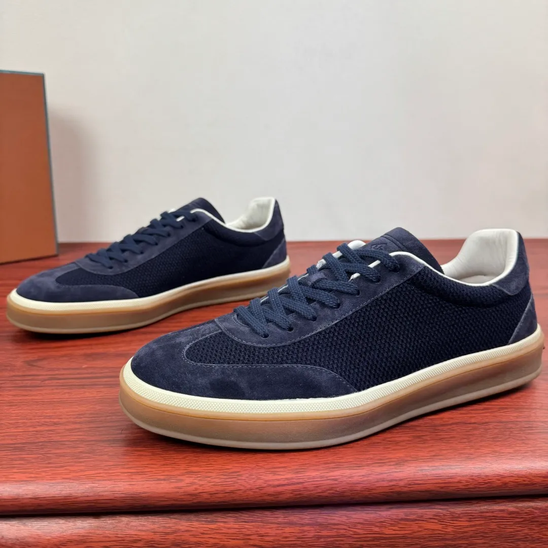 Batch 740 Loro Piana Tennis Walk men's moral training sneakers! These new textured leather tennis shoes feature an ultra-low-top design for year-round wear and are water-resistant. The wrapped sole creates an effortlessly attractive color combination that harmoniously blends functionality with understated style. The ideal footwear option for urban dressing. The heel is decorated with a soft calfskin tongue with Kummel color inserts and an embossed LP logo. Cotton shoelaces. Material: Upper: Gray woven stitching with cowhide accents! Sole: Rubber lining: Cow leather original rubber sole, excellent foot comfort, complete package! Size: 39-40-41-42-43-44 leather shoe size (38.4546 can be customized) Item number: FAM1316 blue